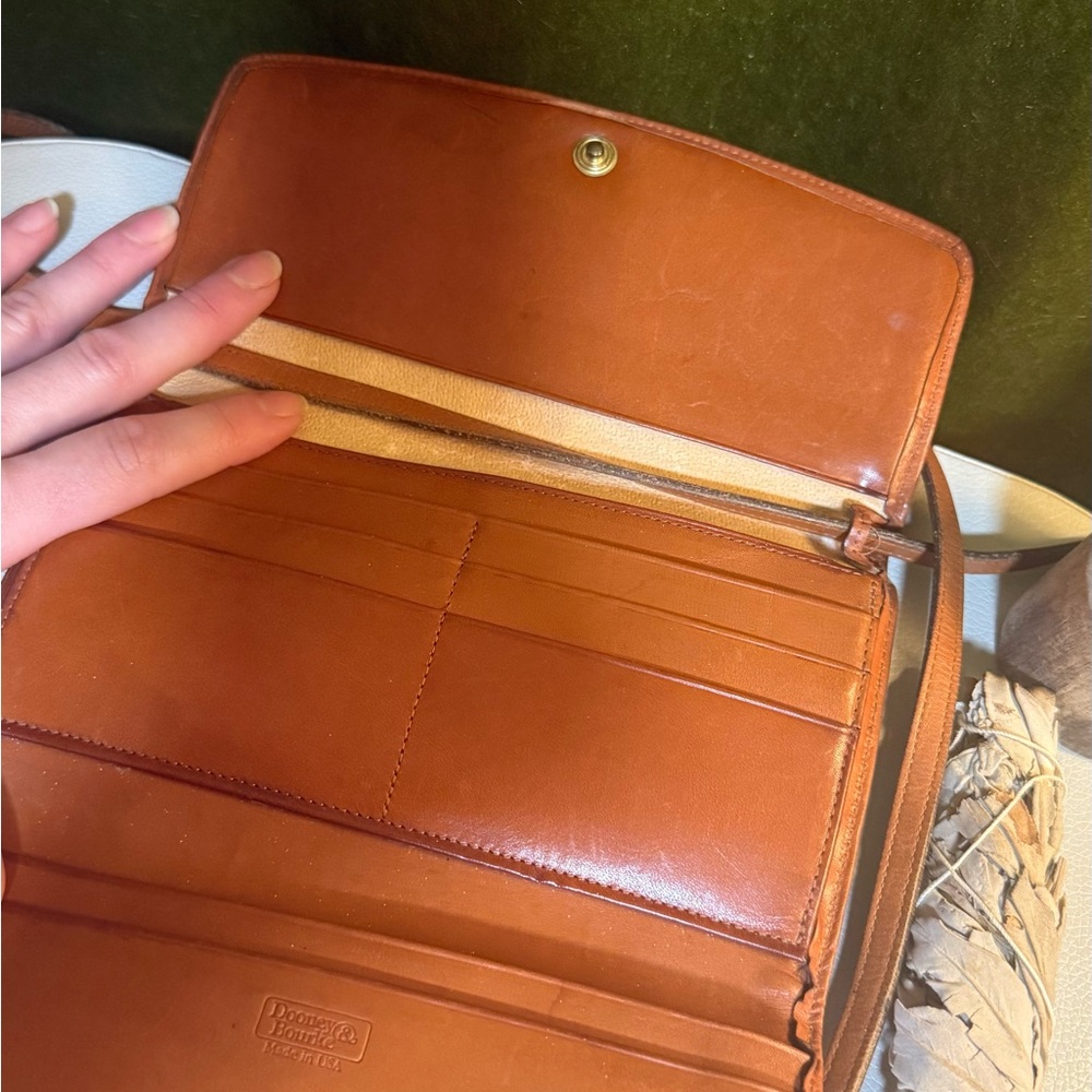 Dooney & Bourke Vintage Cross-body Wallet Genuine Leather Small Purse - Picture 4 of 8